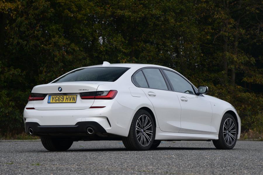  BMW 330e M Sport (G20) 2019 года  (UK) (фото 10 из 25)